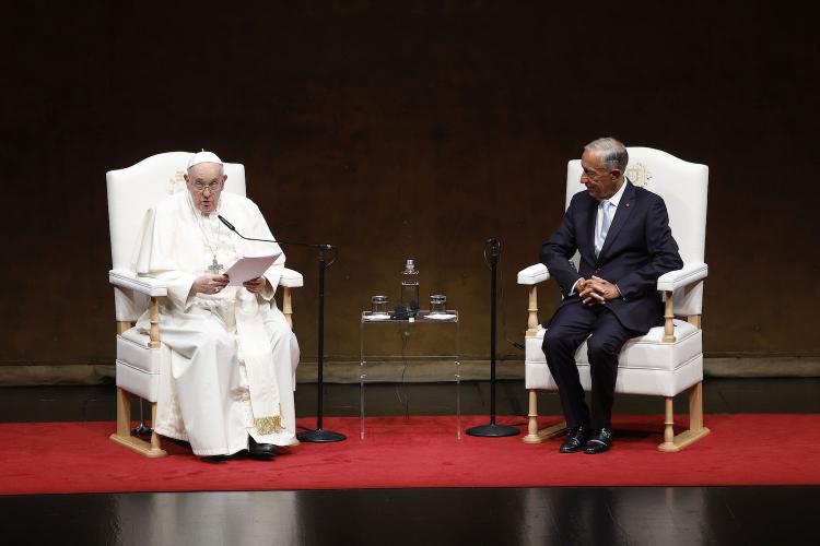 El Papa: 'Sueño con una Europa, que incluya pueblos y personas y apague los focos de guerra' El Papa: 'Sueño con una Europa, que incluya pueblos y personas y apague los focos de guerra'