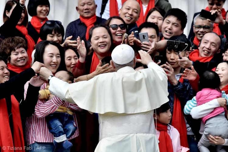 El Papa sumará a un traductor chino desde la próxima Audiencia General El Papa sumará a un traductor chino desde la próxima Audiencia General