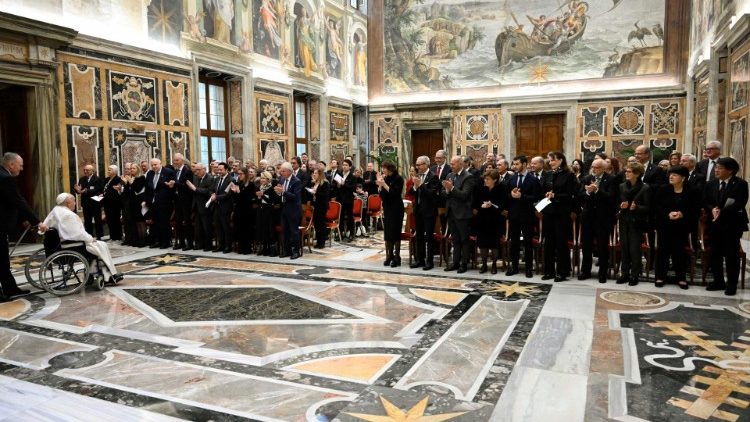 El Papa valora el apoyo de una fundación a la Guardia Suiza Pontificia El Papa valora el apoyo de una fundación a la Guardia Suiza Pontificia