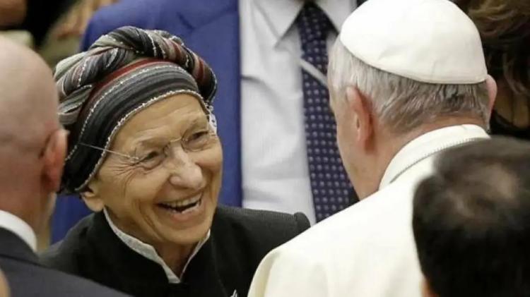 El Papa visitó a la ex ministra italiana de Asuntos Exteriores, dada de alta recientemente El Papa visitó a la ex ministra italiana de Asuntos Exteriores, dada de alta recientemente