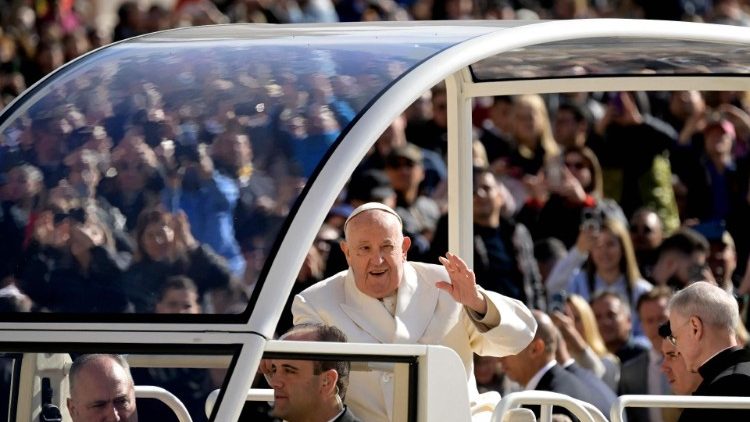 El Papa: 'Vivir la fe, la esperanza y la caridad para merecer la vida eterna' El Papa: 'Vivir la fe, la esperanza y la caridad para merecer la vida eterna'