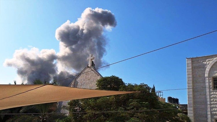 El Papa y el ataque contra la parroquia de Gaza: 'Son civiles inermes, no terroristas' El Papa y el ataque contra la parroquia de Gaza: 'Son civiles inermes, no terroristas'