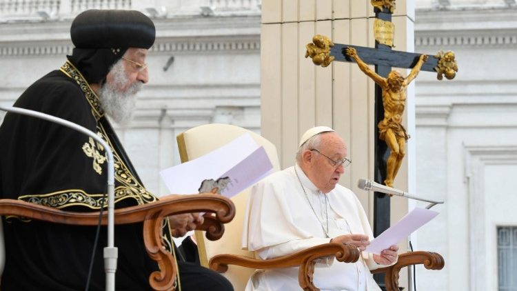 El Papa y Tawadros II, juntos en la audiencia general El Papa y Tawadros II, juntos en la audiencia general