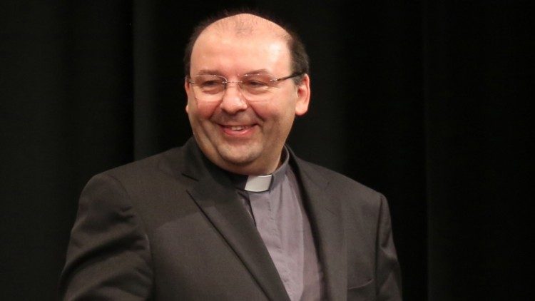 El salesiano Mauro Mantovani es el nuevo prefecto de la Biblioteca Apostólica El salesiano Mauro Mantovani es el nuevo prefecto de la Biblioteca Apostólica