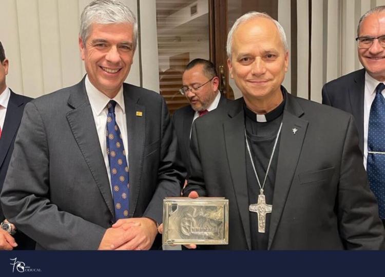 El vínculo que une al papa León XIV con el rector de Ucasal El vínculo que une al papa León XIV con el rector de Ucasal