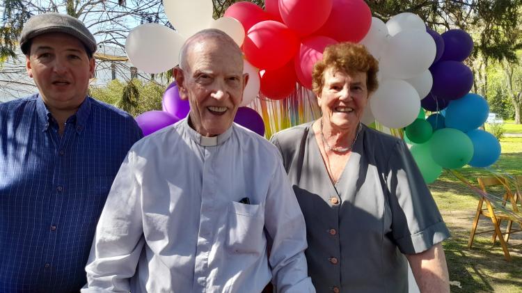 Emotiva celebración en O'Higgins por los 90 años del padre But Toller