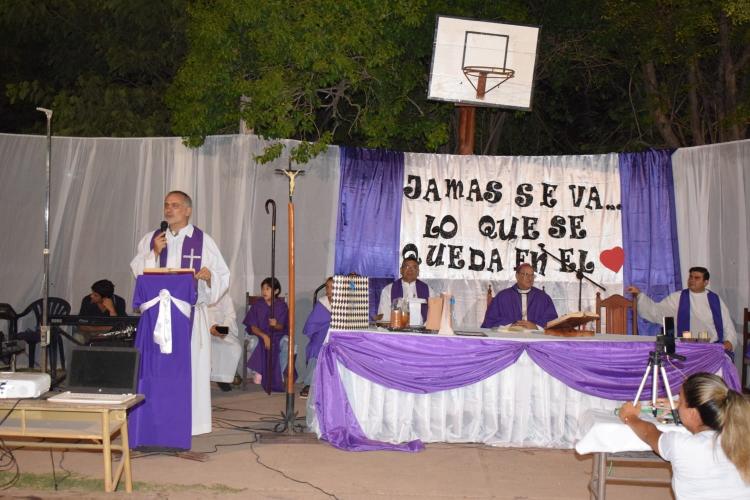 Emotiva despedida de monseñor Liébana en la parroquia de Campo Gallo