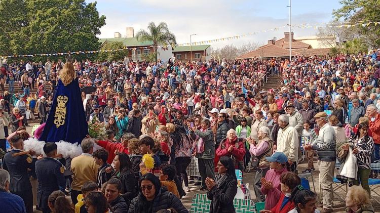 Emotiva manifestación de fe ante la Virgen de Concordia en Federación Emotiva manifestación de fe ante la Virgen de Concordia en Federación