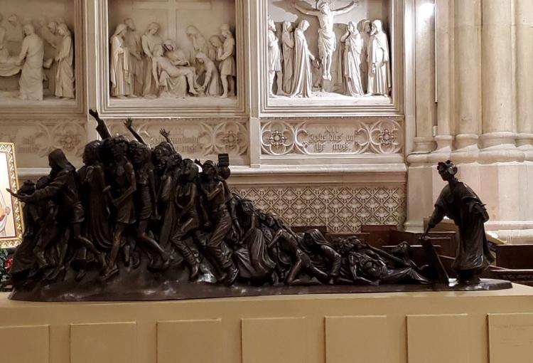 Emplazaron una escultura sobre la trata en la catedral de San Patricio de Nueva York Emplazaron una escultura sobre la trata en la catedral de San Patricio de Nueva York