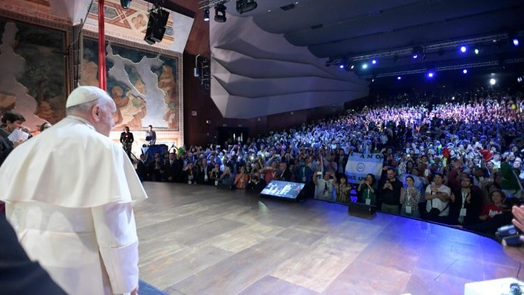 En Asís, los jóvenes se comprometen a "gastar su vida" por una economía evangélica En Asís, los jóvenes se comprometen a "gastar su vida" por una economía evangélica