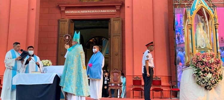En Catamarca, miles de devotos veneran a la Virgen del Valle En Catamarca, miles de devotos veneran a la Virgen del Valle
