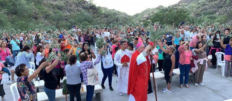 Catamarca inició la Semana Santa peregrinando al santuario de la Virgen Catamarca inició la Semana Santa peregrinando al santuario de la Virgen