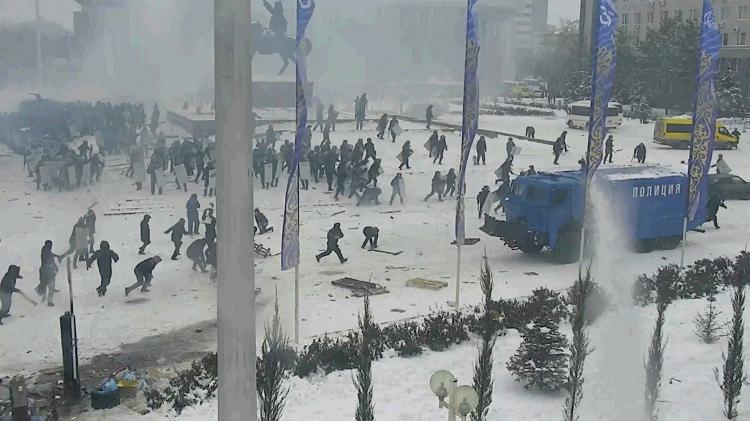 En medio de violentos disturbios los católicos de Kazajistán rezan por la paz En medio de violentos disturbios los católicos de Kazajistán rezan por la paz