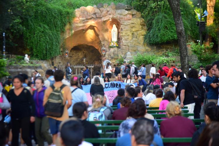 Card. Rossi: 'María está allí donde estamos nosotros'