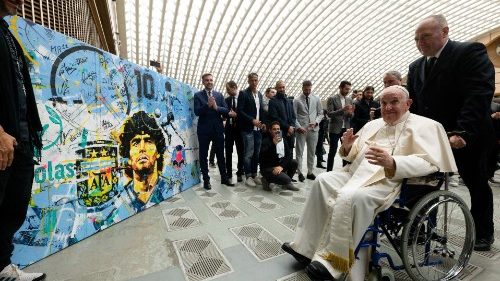"En un mundo que busca guerras, siembren semillas de amistad", pidió el Papa a futbolistas "En un mundo que busca guerras, siembren semillas de amistad", pidió el Papa a futbolistas