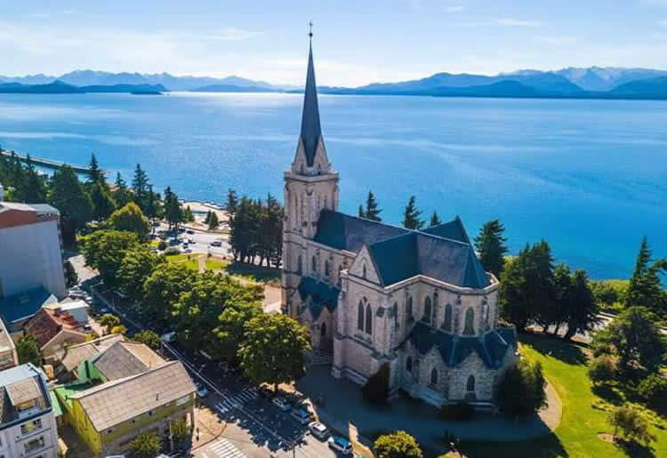 Encuentro de áreas pastorales y parroquias en Bariloche