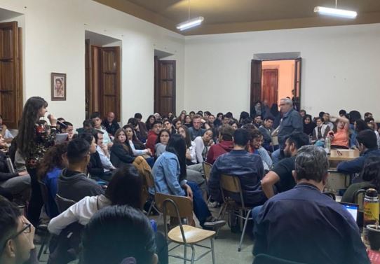 Encuentro de jóvenes de la arquidiócesis de Córdoba con su obispo Encuentro de jóvenes de la arquidiócesis de Córdoba con su obispo