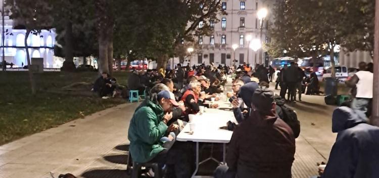 Encuentro de las Noches de la Caridad con Mons. García Cuerva Encuentro de las Noches de la Caridad con Mons. García Cuerva