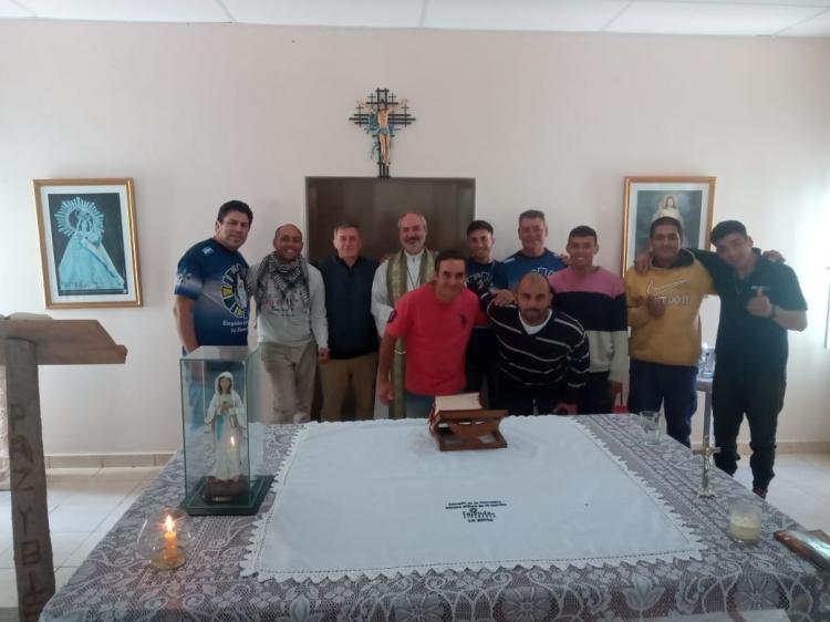 Encuentro de monseñor Braida con los responsables de la Fazenda Encuentro de monseñor Braida con los responsables de la Fazenda