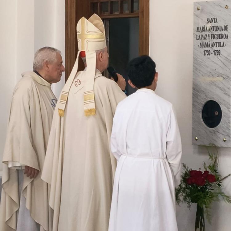 Entronizaron las reliquias de Mama Antula en la parroquia Santa María Goretti Entronizaron las reliquias de Mama Antula en la parroquia Santa María Goretti