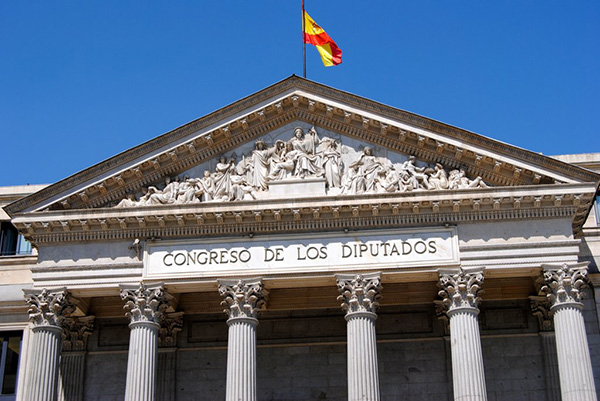 España: Hasta un año de prisión por rezar frente a una clínica de abortos España: Hasta un año de prisión por rezar frente a una clínica de abortos