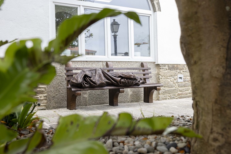 España: Inauguran la escultura 'Jesús sin hogar' en Santiago de Compostela España: Inauguran la escultura 'Jesús sin hogar' en Santiago de Compostela
