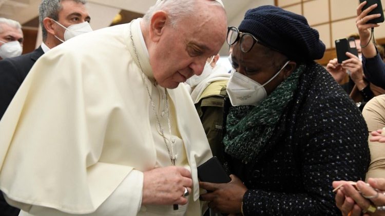 "Estamos perdiendo la capacidad de escuchar a los que tenemos delante", advirtió el Papa