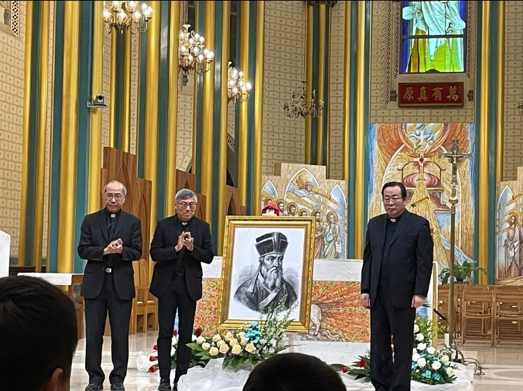 Fieles chinos rezaron por la beatificación de Matteo Ricci en la catedral de Pekín Fieles chinos rezaron por la beatificación de Matteo Ricci en la catedral de Pekín