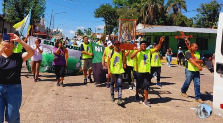 Fiesta en Itatí por el paso de la peregrinación mariana de los Hogares de Cristo