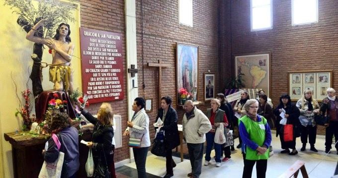 Fiesta grande en honor de San Pantaleón en el santuario de Mataderos Fiesta grande en honor de San Pantaleón en el santuario de Mataderos