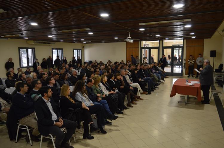 El Card. Rossi, a dirigentes cordobeses: 'Hace falta una mejor política' El Card. Rossi, a dirigentes cordobeses: 'Hace falta una mejor política'