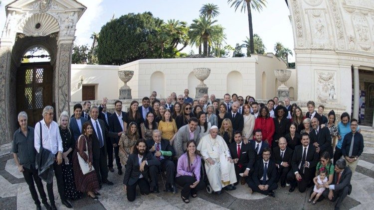 Francisco a los artistas: "¡Son predicadores de la belleza!" Francisco a los artistas: "¡Son predicadores de la belleza!"