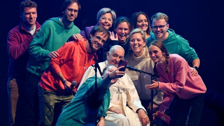 Francisco, a los estudiantes: 'Cada uno de ustedes puede cambiar el mundo' Francisco, a los estudiantes: 'Cada uno de ustedes puede cambiar el mundo'