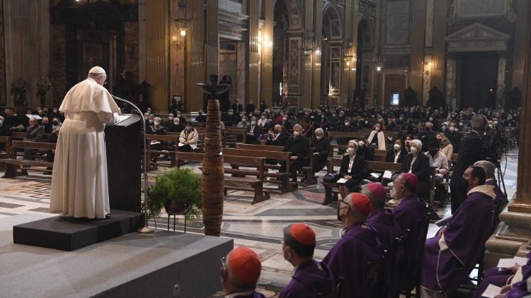 Francisco a los jesuitas: "Dejémonos inquietar por el grito sufriente del mundo"