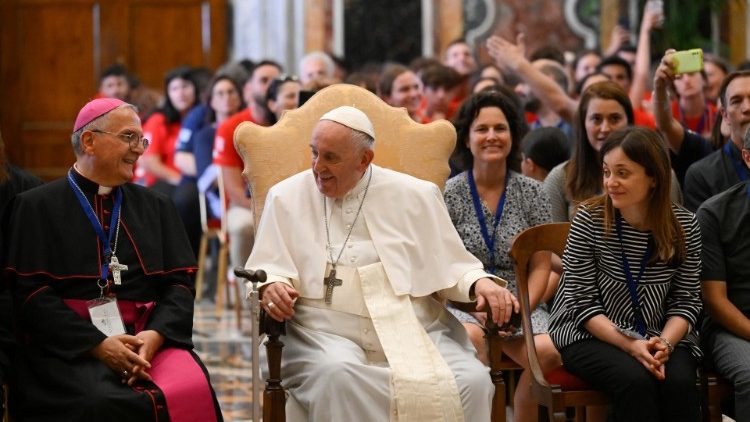 Francisco a los jóvenes: "Que Jesús se convierta en su gran Amigo"