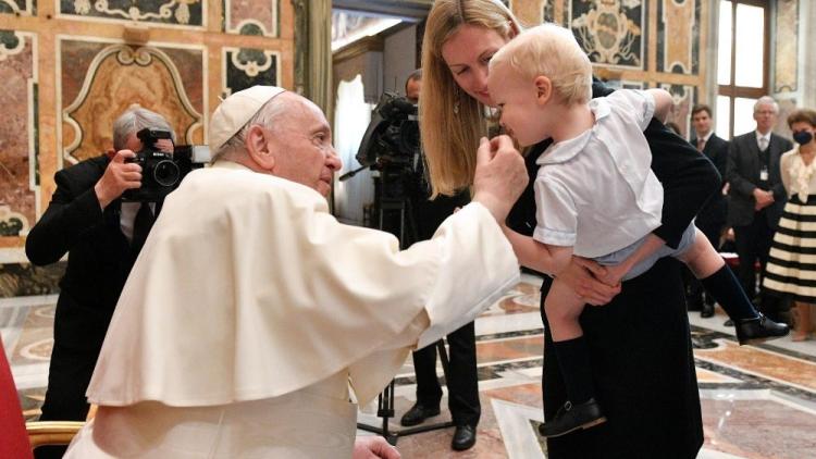 Francisco: A un mundo pobre en humanidad, urge una civilización del amor Francisco: A un mundo pobre en humanidad, urge una civilización del amor