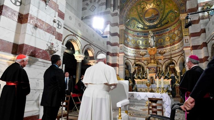 Francisco al clero de Marsella: 'Llamados a hacer sentir a la gente la mirada de Jesús' Francisco al clero de Marsella: 'Llamados a hacer sentir a la gente la mirada de Jesús'