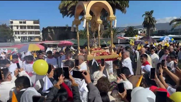 Francisco alentó a los guatemaltecos a 'eucaristizar' sus vidas Francisco alentó a los guatemaltecos a 'eucaristizar' sus vidas