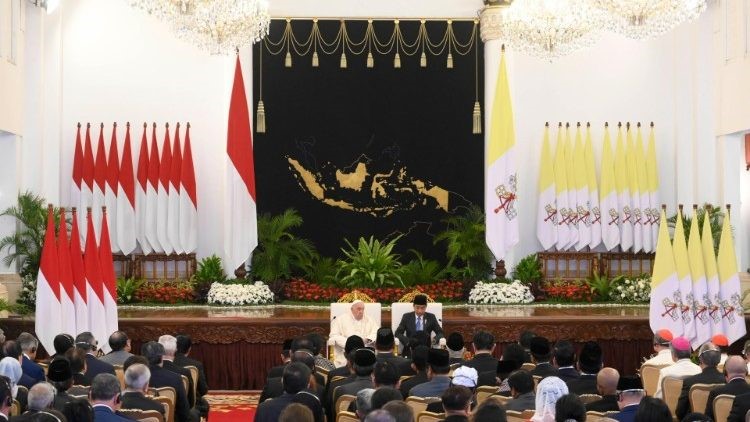 Francisco alentó al pueblo indonesio a seguir viviendo 'la unidad en la diversidad' Francisco alentó al pueblo indonesio a seguir viviendo 'la unidad en la diversidad'