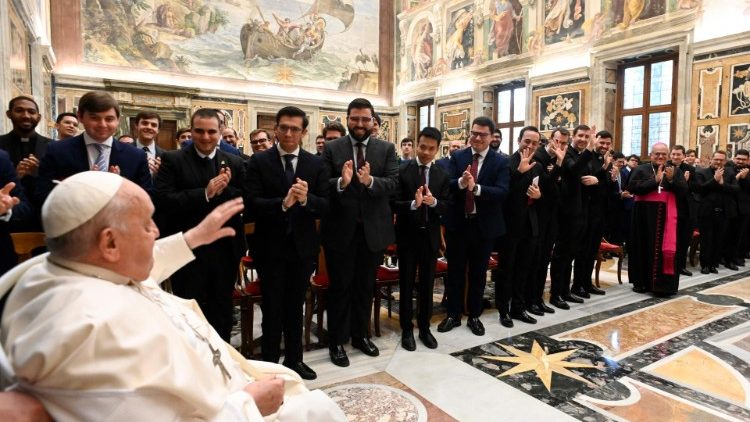 Francisco anima a seminaristas españoles a sembrar esperanza Francisco anima a seminaristas españoles a sembrar esperanza