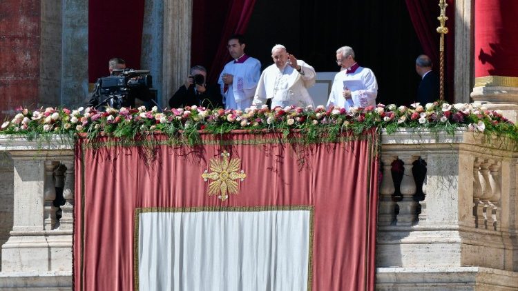 Urbi et Orbi: 'Apresurémonos a recorrer senderos de paz y de fraternidad'