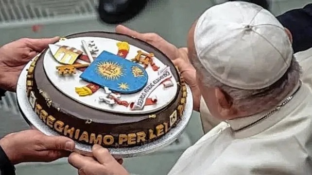 Francisco celebró su 87º cumpleaños rodeado de niños