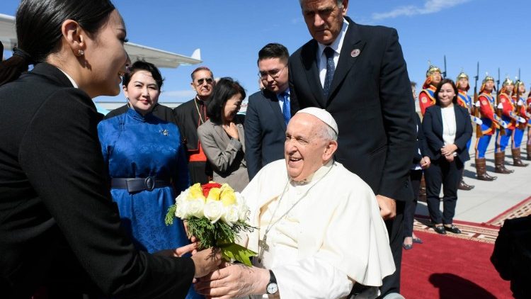 Francisco concluyó su viaje apostólico a Mongolia
