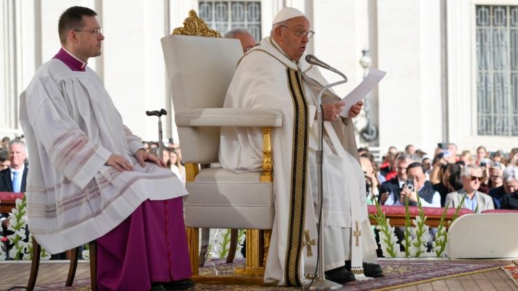 Francisco convoca el 7 de octubre a una jornada de oración y ayuno por la paz Francisco convoca el 7 de octubre a una jornada de oración y ayuno por la paz