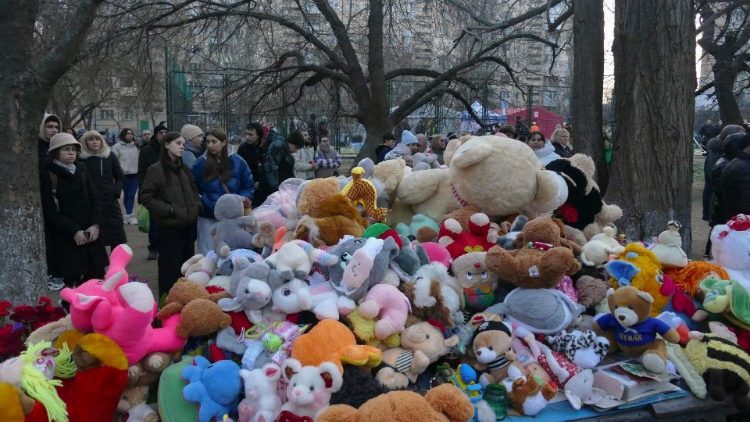 Francisco denuncia la 'crueldad' de la guerra que afecta a los niños Francisco denuncia la 'crueldad' de la guerra que afecta a los niños