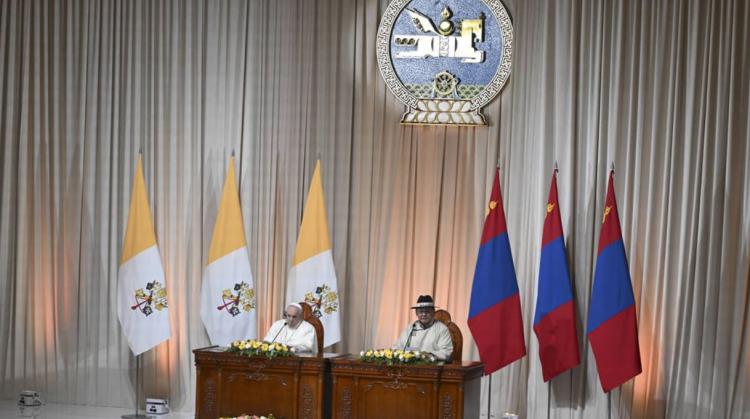 Francisco desea en Mongolia 'que pasen las oscuras nubes de la guerra' Francisco desea en Mongolia 'que pasen las oscuras nubes de la guerra'