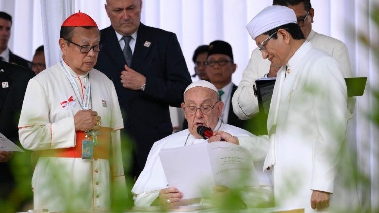 El Papa en Indonesia reitera el llamado al diálogo interreligioso El Papa en Indonesia reitera el llamado al diálogo interreligioso