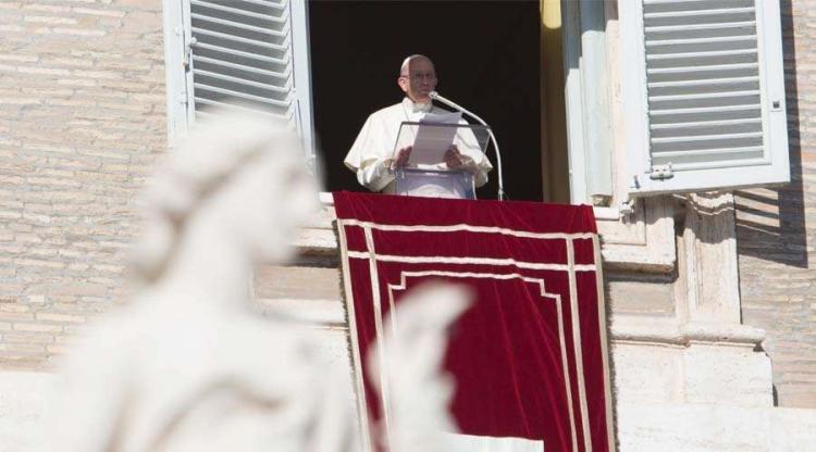 Francisco en el Ángelus: "María canta la esperanza y reaviva en nosotros la esperanza" Francisco en el Ángelus: "María canta la esperanza y reaviva en nosotros la esperanza"