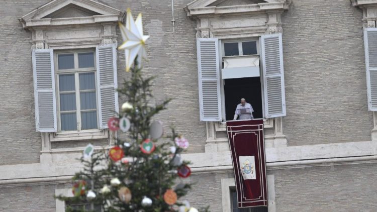 Francisco en el Ángelus: "No debemos dejar nunca de buscar a Jesús"