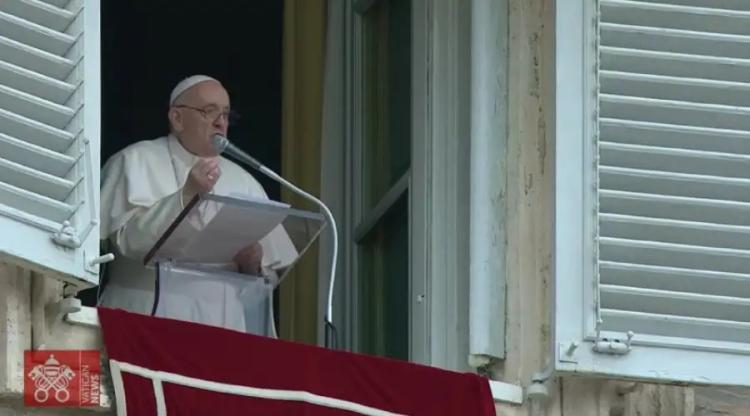 Francisco en el Regina Coeli: "El Señor, mientras nos lee dentro, nos quiere" Francisco en el Regina Coeli: "El Señor, mientras nos lee dentro, nos quiere"